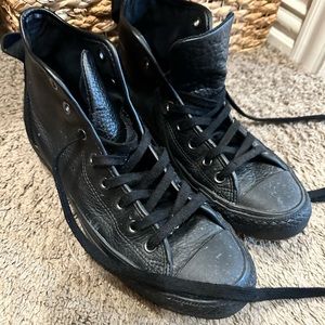 Converse leather - man size 9.5 women size 11.5